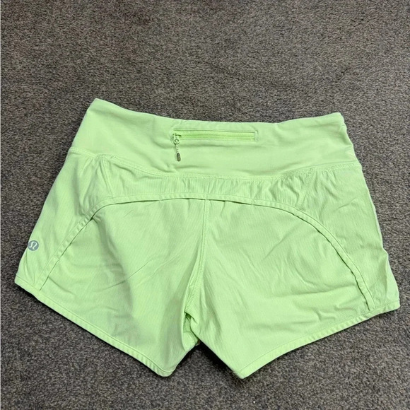 Lululemon Run Times Mid-Rise Short 4” size 4 Neon Green - Picture 4 of 6